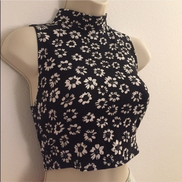 Tops - Black and white flower tank top
